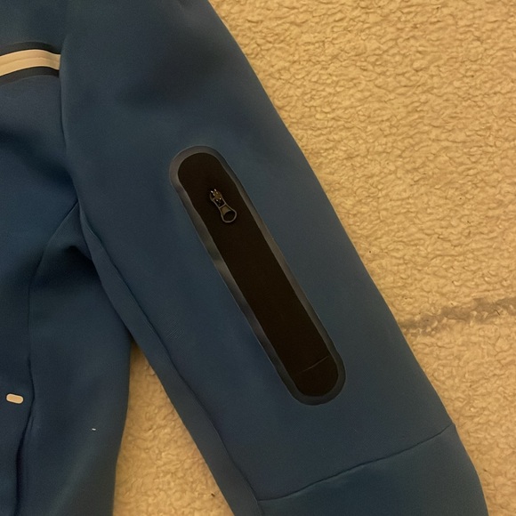 Nike tech- Youth large - Picture 3 of 4